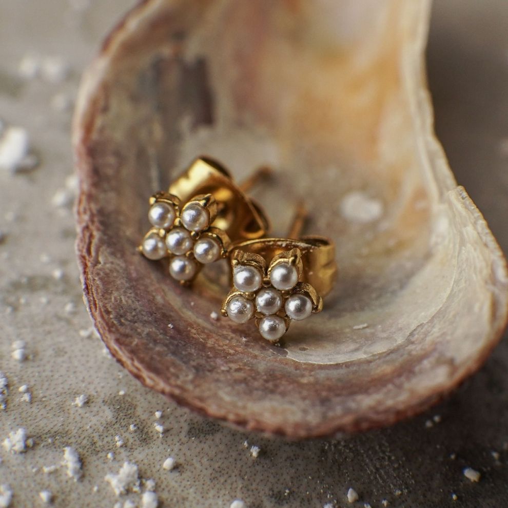 Giulia Pearl Cluster Stud Earrings