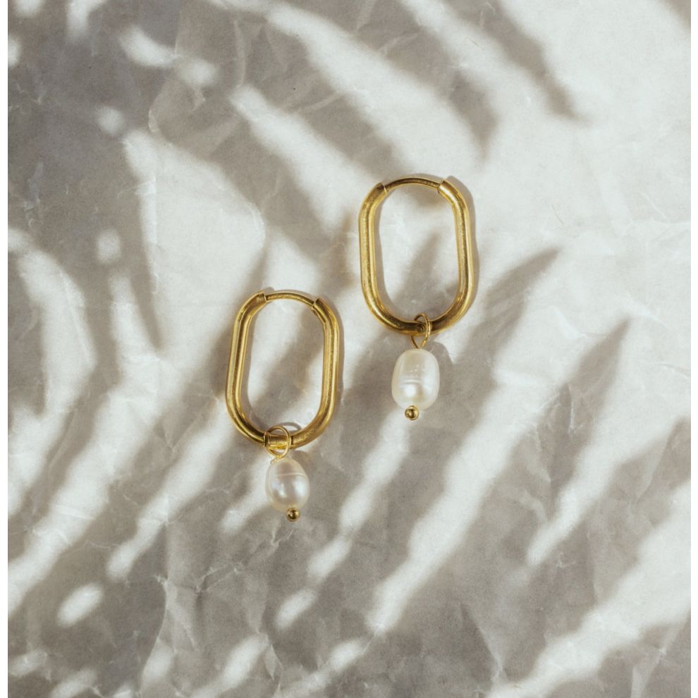 Martina Pearl earring